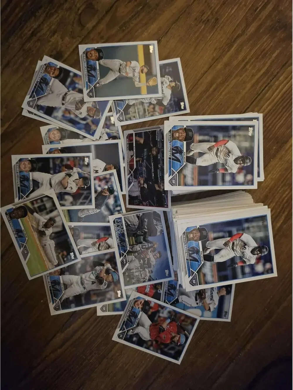 2023 Topps baseball - Big lot of unsorted Marlins cards. Roughly 400-500 cards.